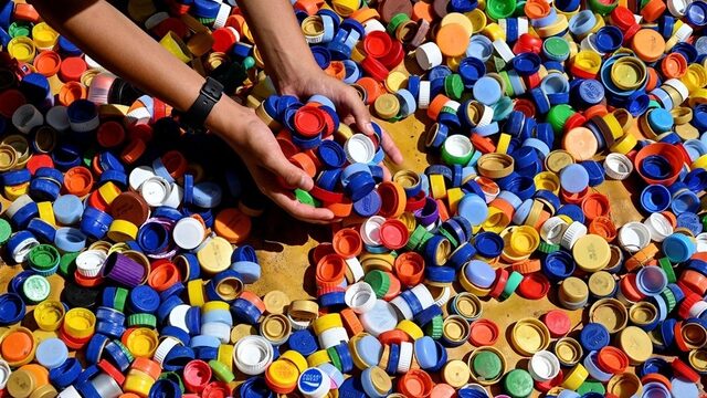 Stand.nl: 'We moeten plastic de oorlog verklaren'