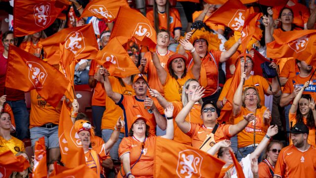 Illegale voetbalshirts overspoelen Europa: 'Pakkans voor criminelen is nihil'