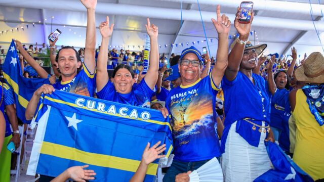 Voetbalplaat Mama Wa’ grijsgedraaid op Curaçao: 'De saamhorigheid is zo groot'