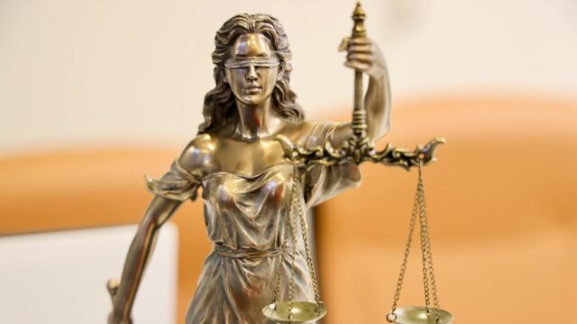 Klokkenluiders ministerie van Justitie: 'Aanpak misstand naamfouten op vonnissen schiet tekort'