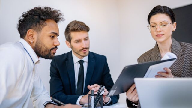 Overheid spendeert miljarden aan externe consultants: 'We hebben een consultancyverslaving'
