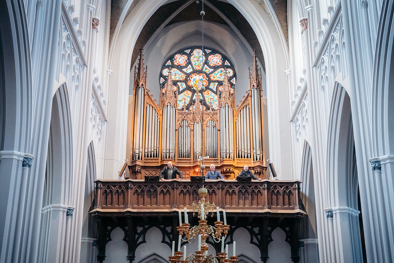Wout en Frank in de kerk