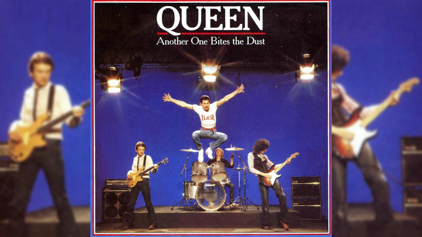John Deacon pakt hoofdrol bij live-versie Queens Another One Bites the Dust
