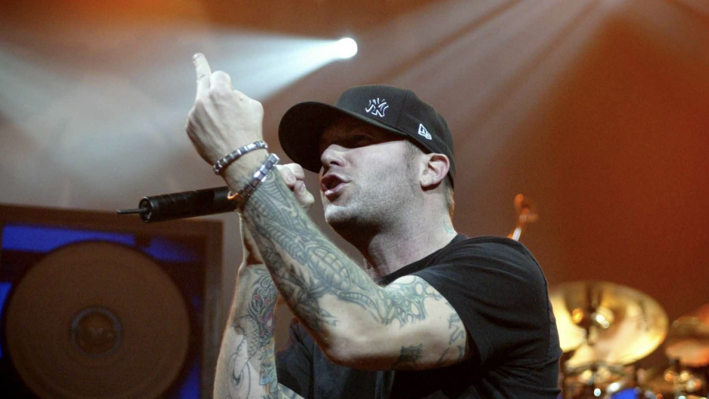 Ondanks negatieve reacties wordt Behind Blue Eyes van Limp Bizkit toch een succes