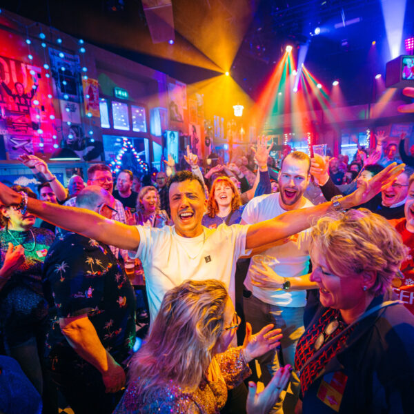 Volg NPO Radio 2 op Instagram, Facebook en TikTok