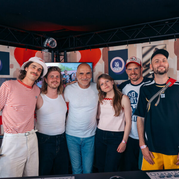 Luister hier naar een Elephants For A Friend live op Pinkpop