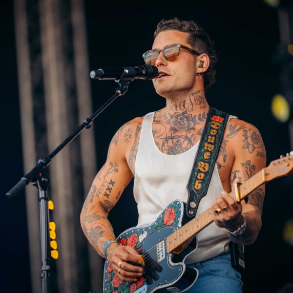 Douwe Bob nodigt zoontje uit op podium bij Concert at SEA: ‘Kon hem niet meer in bedwang houden’