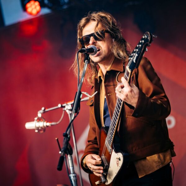 DeWolff laat wensen uitkomen met intiem liveoptreden