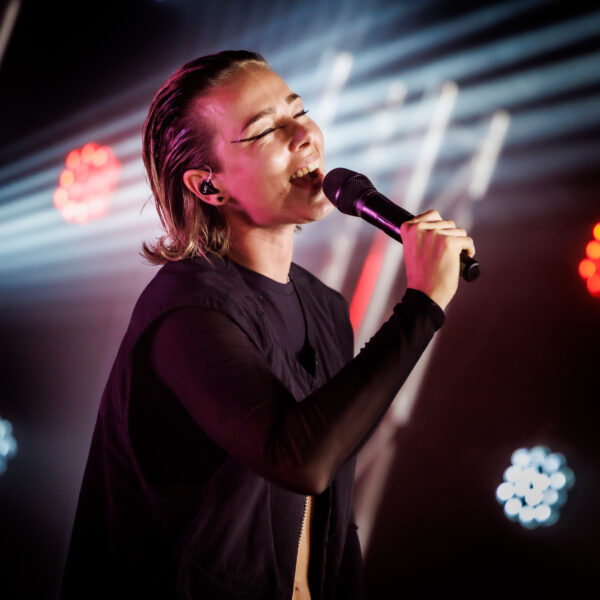 SERA over mensen die kracht putten uit haar muziek: 'Dat vind ik het mooiste wat er is'