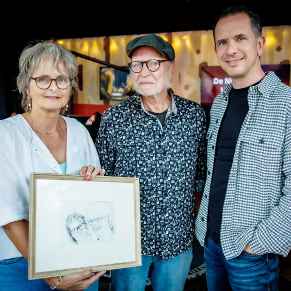 Woudy wenst getekend portret van overleden moeder: ‘Ik schiet er beetje van vol’