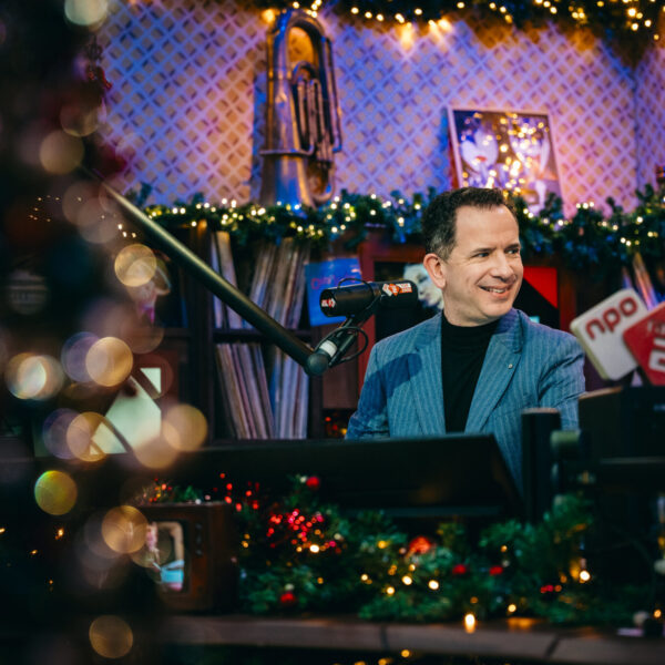 Kijk en luister de NPO Radio 2 Top 2000 van 2025 terug