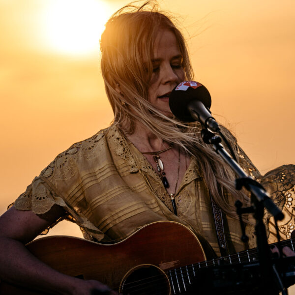 Ilse DeLange doet Something Good bij magische zonsondergang op Concert at SEA