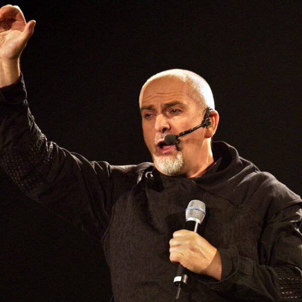 Een lied over loslaten: Peter Gabriel beklimt Solsbury Hill