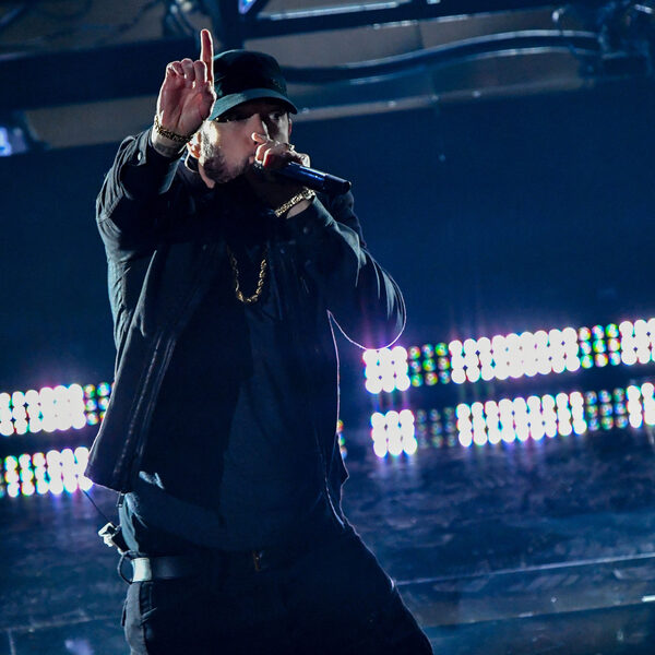 Eminem, Mary J. Blige en meer geven spetterende Halftime Show tijdens Super Bowl