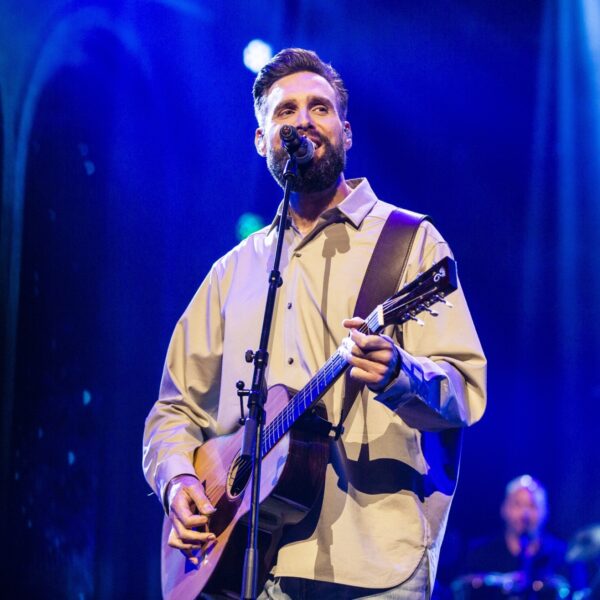Nick Schilder zit op rozen na eerste solo-single: 'Ik ga relaxed de zomer in'