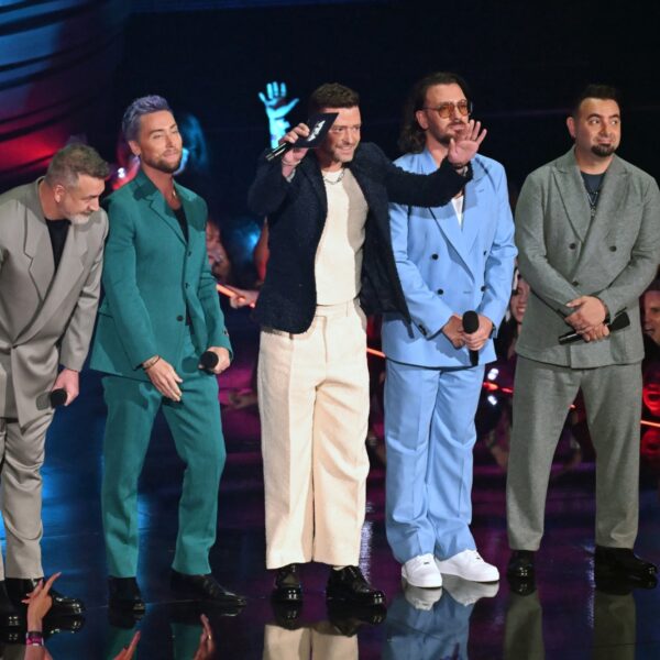NSYNC maakt na 16 jaar comeback en kondigt nieuwe single aan