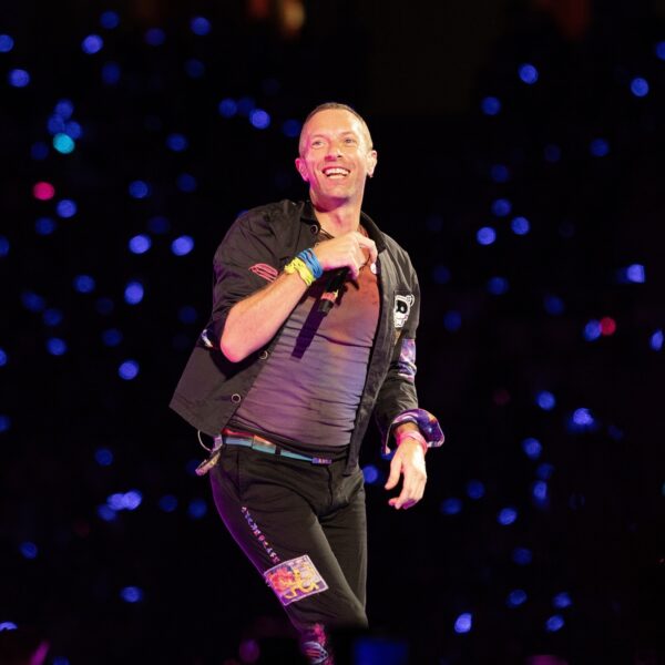 Coldplay brengt langverwachte nieuwe single feelslikeimfallinginlove uit