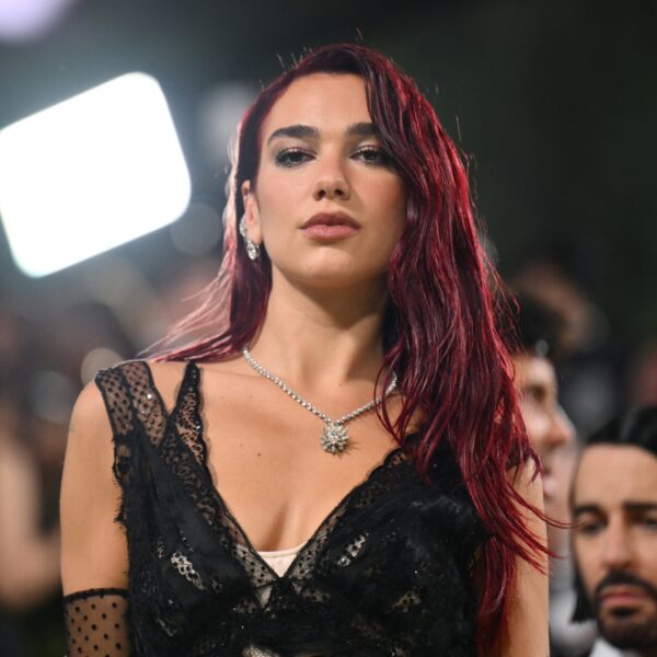 Dua Lipa covert nationale artiesten tijdens haar tour: check hier haar beste uitvoeringen tot nu toe