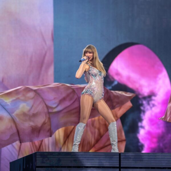 'Psycho serial dater': Taylor Swift zet kritiek naar haar hand in Blank Space