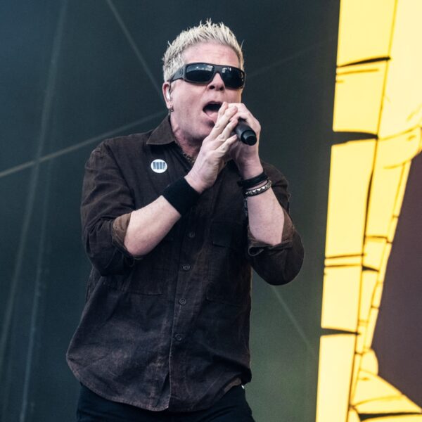 Pretty Fly (for a White Guy) van The Offspring bezingt modieuze identiteitscrisis in een koffiezaak