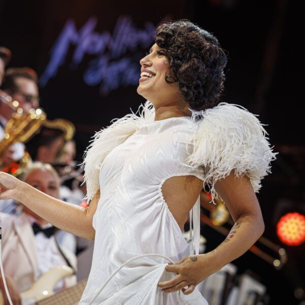 Check hier de volledige Montreux Jazz Festival-show van RAYE