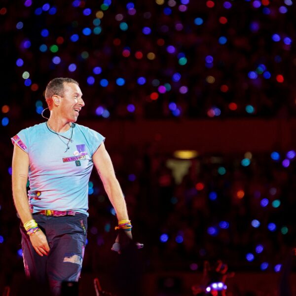 Coldplay onthult nieuwe single We Pray