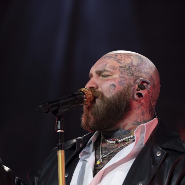 Hoe de muzikale alleseter Teddy Swims een wereldster werd