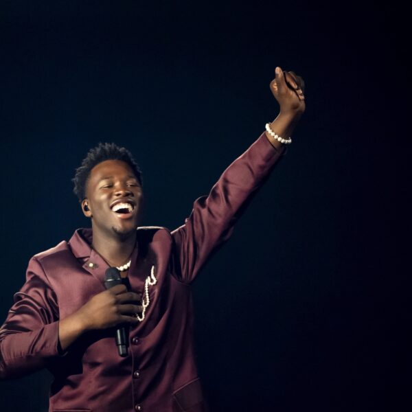 Claude eindigt op twaalfde plek tijdens finale Eurovisie Songfestival