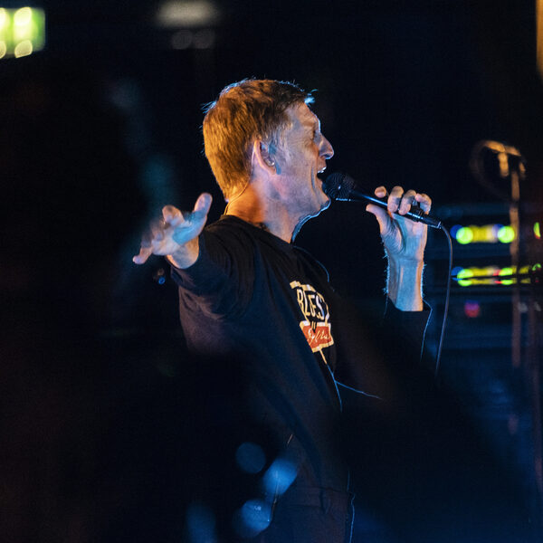 Kijk het exclusieve concert van De Dijk in Muziekcafé terug