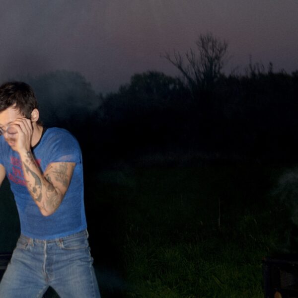 Luister hier naar Kiss All the Time. Disco, Occasionally, het nieuwe album van Harry Styles