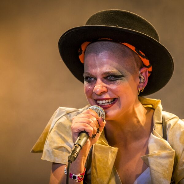 Svetofor Tamara va Seva hojatxonada jinsiy aloqa qilishadi Jinsiy qul porno onlayn