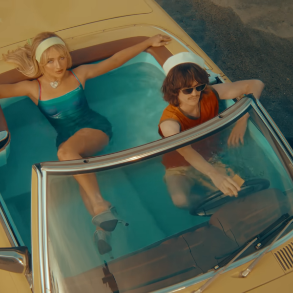 Sabrina Carpenter bezingt verslavende liefdesrelatie in Espresso