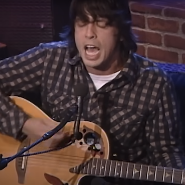 Foo Fighters met indrukwekkend rauwe en uitgeklede versie van Everlong