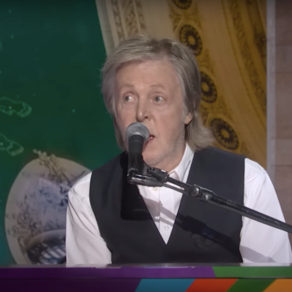 Paul McCartney verrast met zeldzame Beatles-medley bij SNL