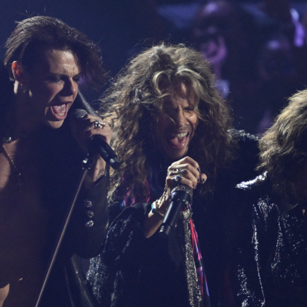 YUNGBLUD eert Ozzy Osbourne met o.a. Nuno Bettencourt en Aerosmiths Steven Tyler en Joe Perry