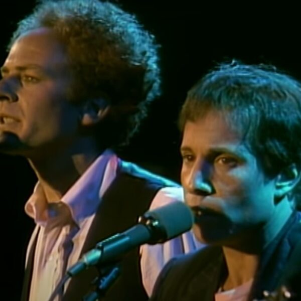 Simon & Garfunkel redden Central Park met benefietconcert in 1981
