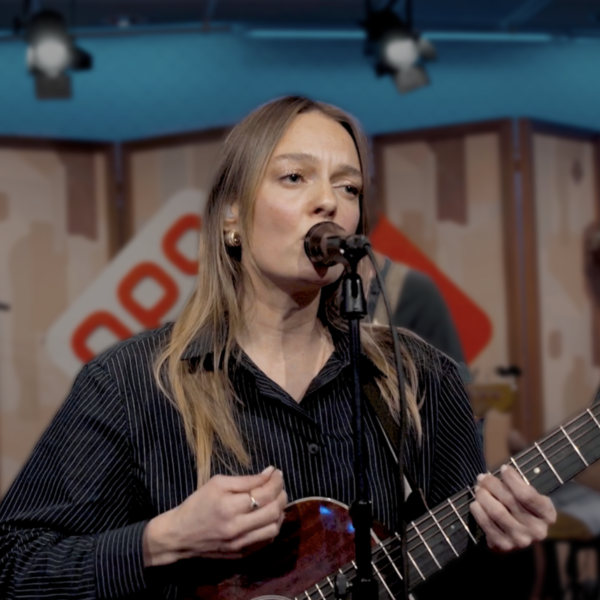 The Indien live met Dancing On My Feelings