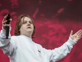 Lewis Capaldi is opname met Calvin Harris kwijt