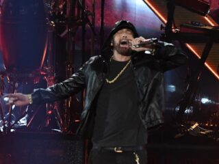 In The Marshall Mathers LP is er niemand die Eminem niet beledigt