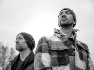 Within Temptations Ruud Jolie vertelt in De Keiharde Pödcast over nevenproject For All We Know