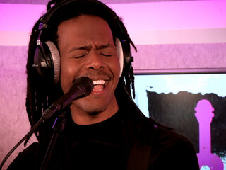 Jeangu Macrooy maakt indruk met cover van Hallelujah