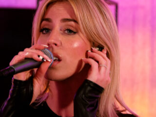 TopSong-houder Elske DeWall steekt Lithium van Nirvana in nieuw jasje