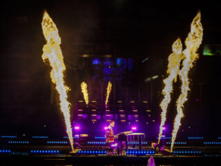 Geniet na van de Top 2000 openingsmash-up van Bart Arens