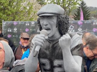Zanger van AC/DC krijgt standbeeld in België