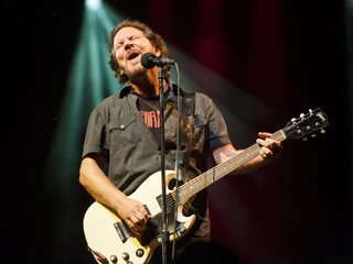 De gitzwarte ziel van Eddie Vedder klinkt door in Black