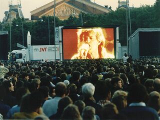 Kijktip! The Stones strijken neer in Amsterdam in Totally Stripped