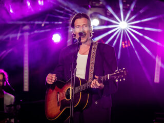 Son Mieux speelt een emotioneel verzoekje voor fan