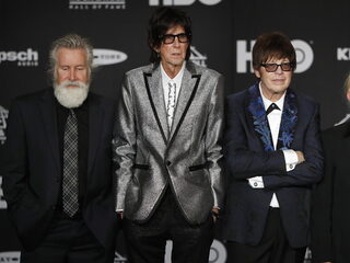 Drive van The Cars werd de soundtrack van een humanitaire ramp