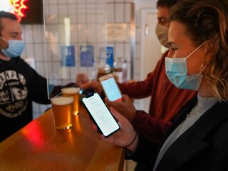 Horeca-ondernemer: 'Coronapas? Hier blijft iedereen gewoon welkom'