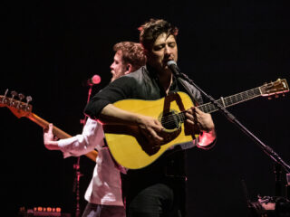 Beluister Mumford & Sons’ nieuwe single Rushmere